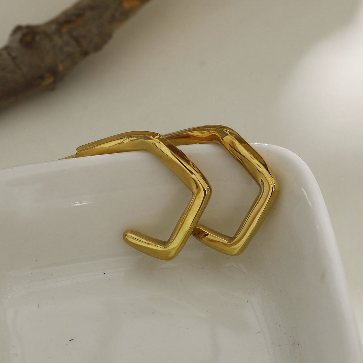 BOJANA : Boucles d'oreilles créoles géométriques « AM to PM »