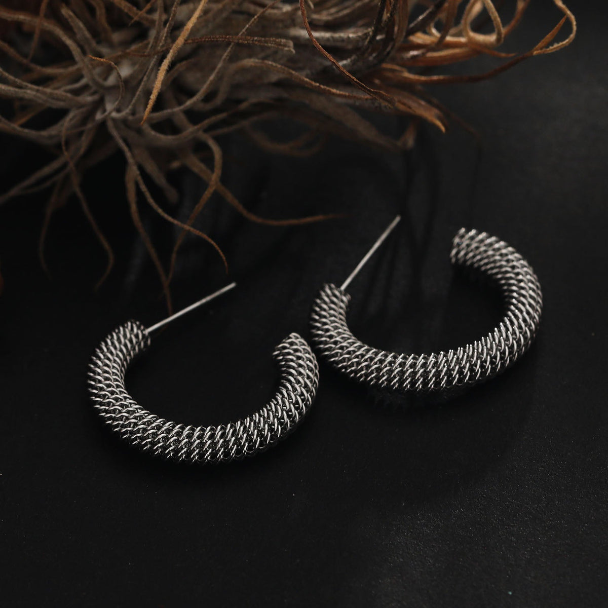 Boucles d'oreilles créoles KUMASI en argent richement texturé