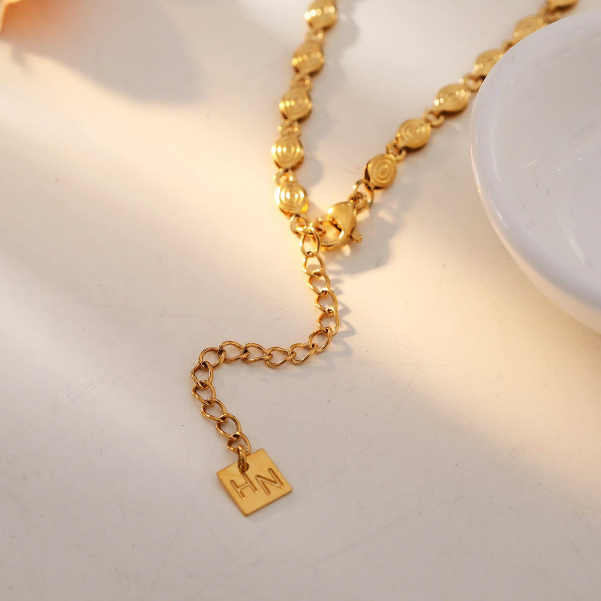ANTHEA : Collier chaîne perlé ovale à motifs