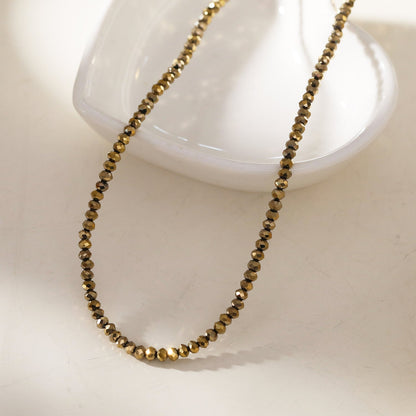 MEDILNA : Collier ras du cou deux tons or et noir avec perles en cristal