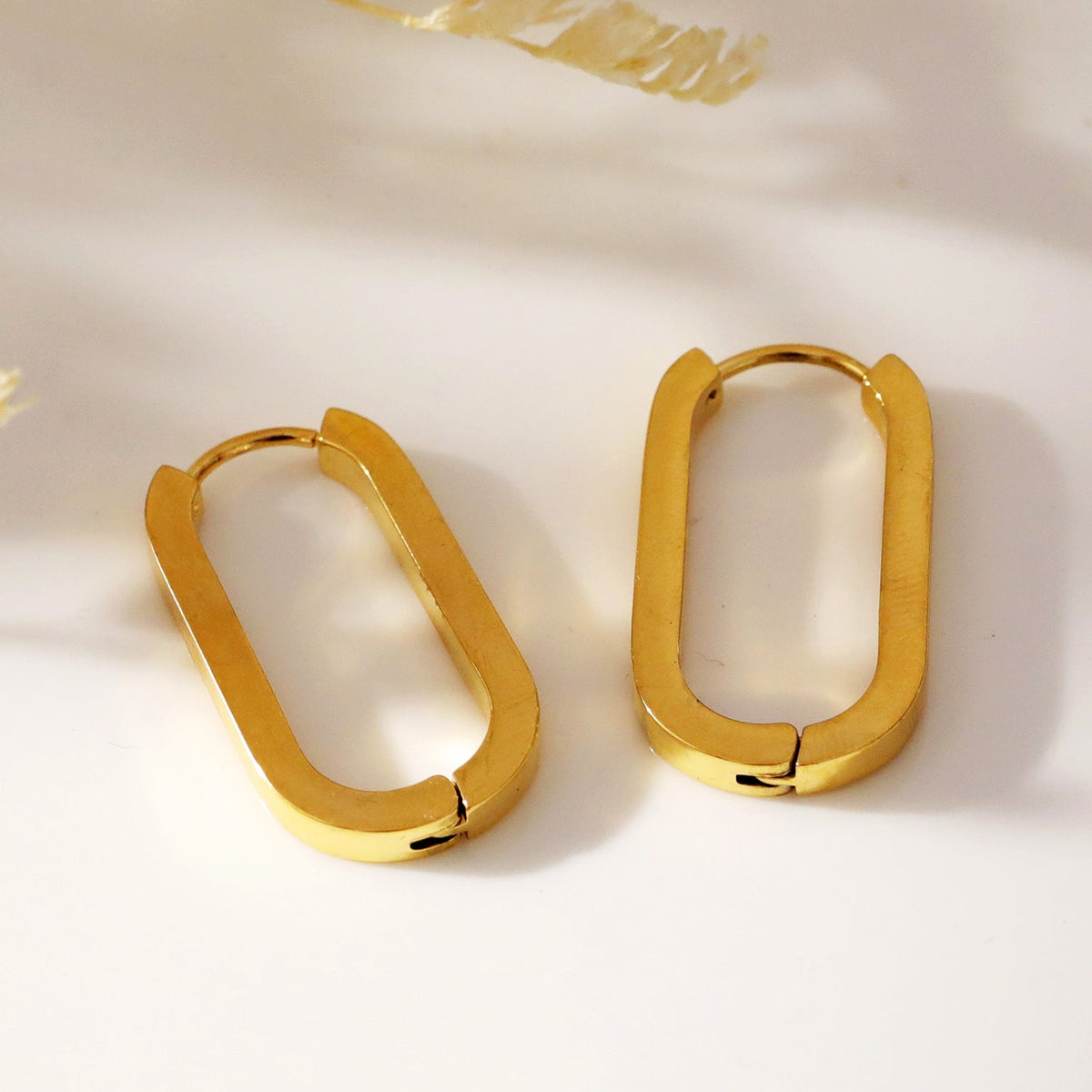 Boucles d'oreilles créoles rectangulaires à coins arrondis CHANDA Gold