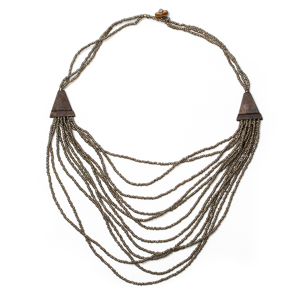 Collier en bois à plusieurs rangs