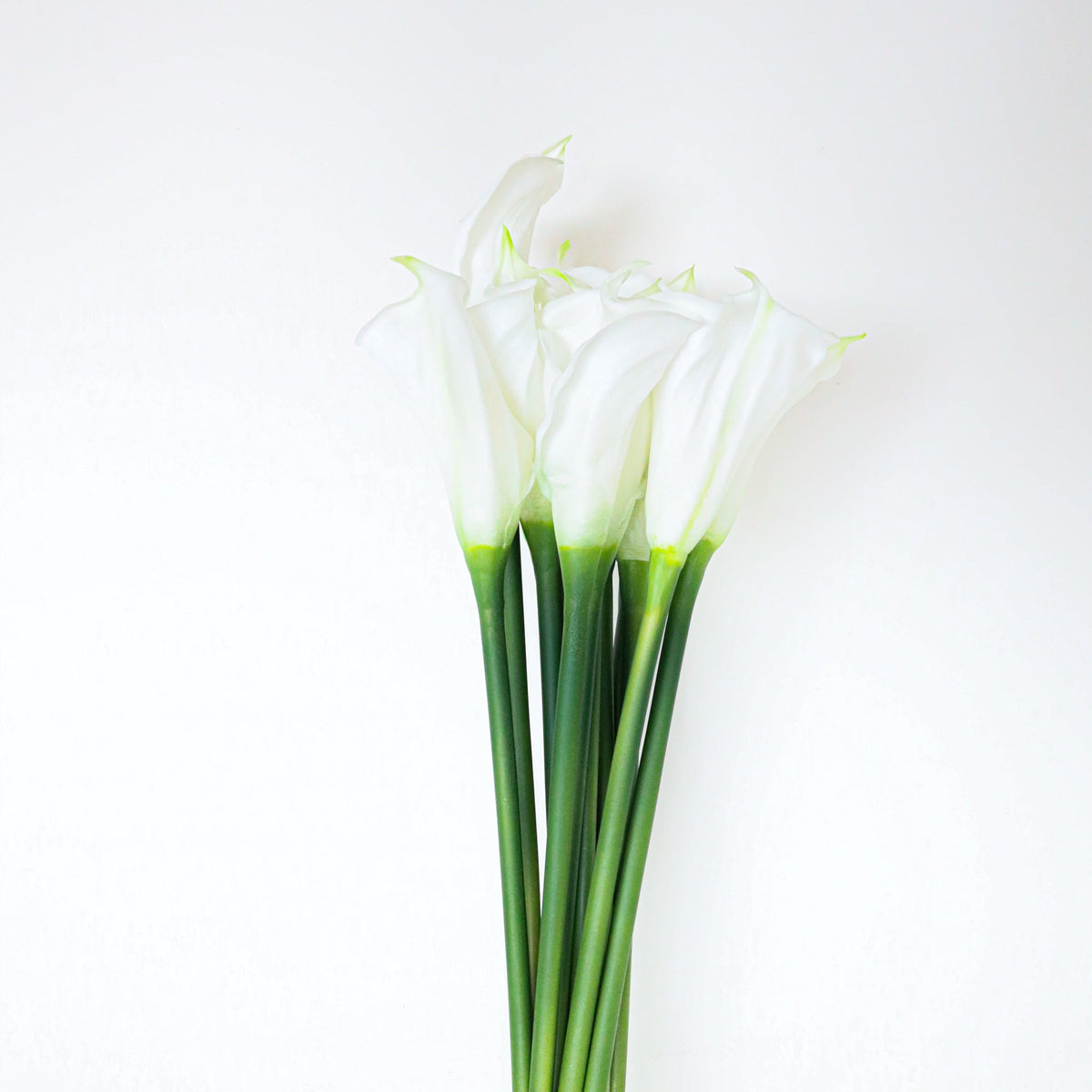 Bouquet de lys calla blancs artificiels Lawi 63,5 cm X 25,4 cm (Lot de 12)