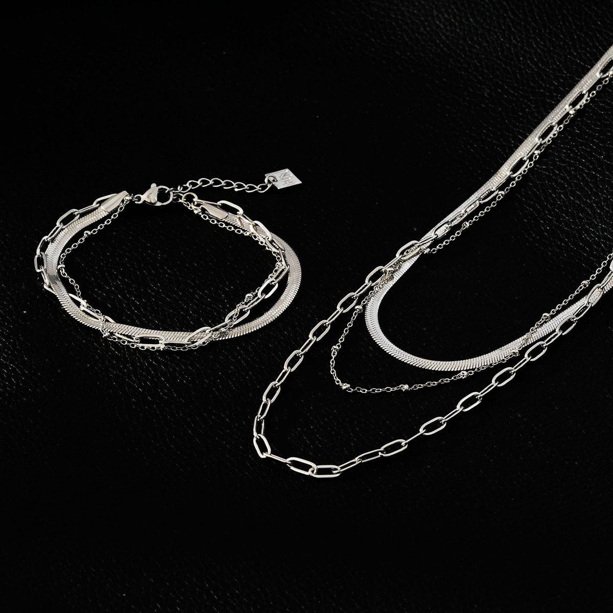 GEILNAR: Collier à triple couche à chaînes mélangées en argent