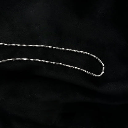 SKAGWAY : Collier en chaîne, textures torsadées minimalistes, en argent (or blanc)