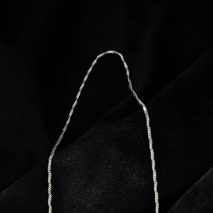 SKAGWAY : Collier en chaîne, textures torsadées minimalistes, en argent (or blanc)