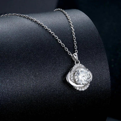 Collier pendentif Trèfle porte-bonheur en argent sterling et moissanite 1 carat