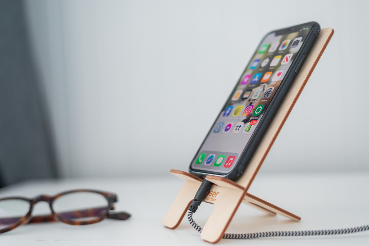 Support de téléphone en bois « D-Poser »