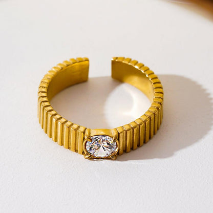 TALA : Bague texturée de style Art déco avec un centre en oxyde de zirconium rond