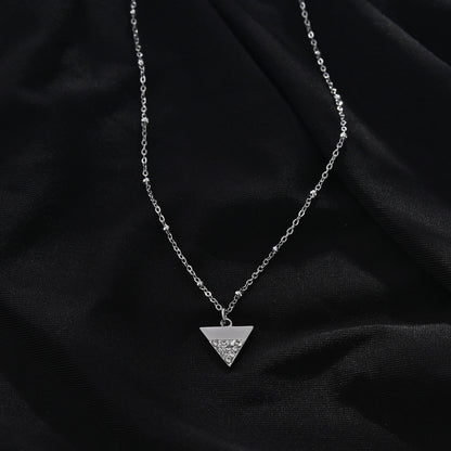 Collier chaîne perlée URIKA avec pendentif triangle pavé de zircons en argent