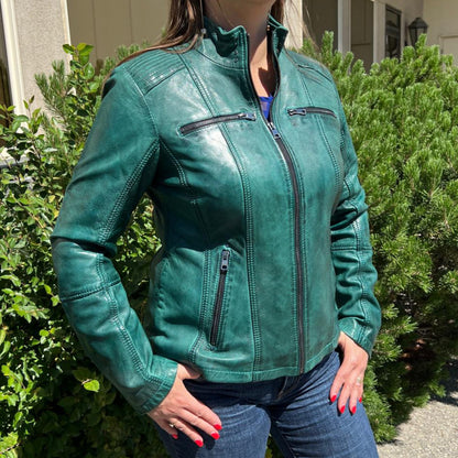 Veste Classique Femme en Cuir d'Agneau. Col Rond clouté, 4 Poches zippées et Surpiqûres Décoratives aux Épaules
