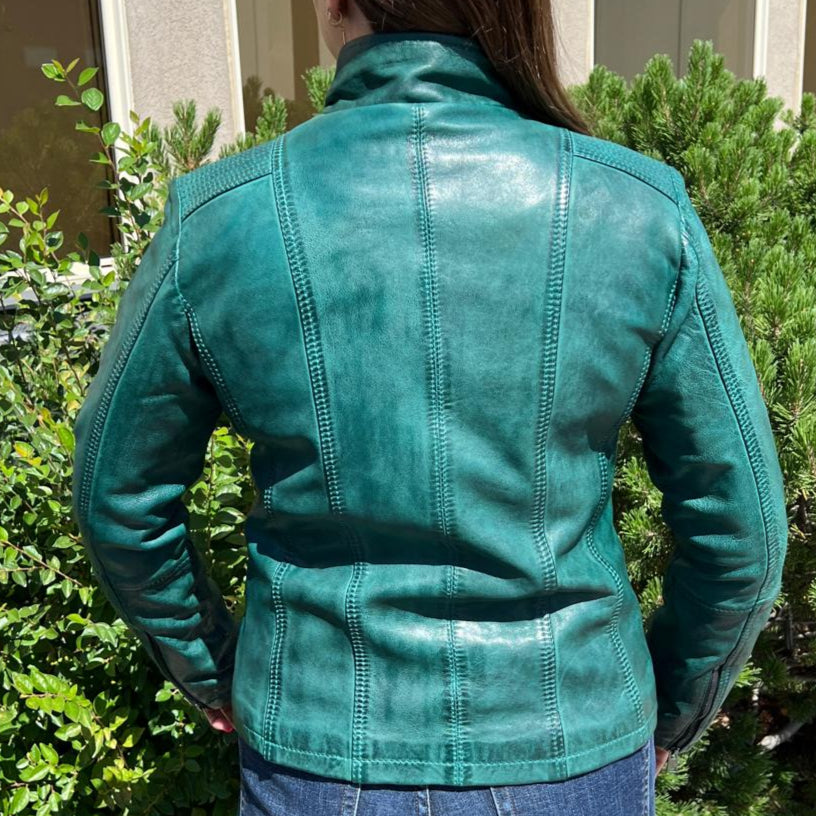 Veste Classique Femme en Cuir d'Agneau. Col Rond clouté, 4 Poches zippées et Surpiqûres Décoratives aux Épaules