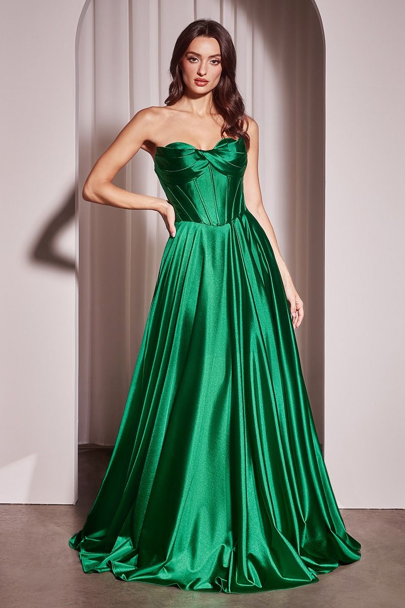 7 COULEURS DISPONIBLES. ROBE TRAPÈZE SANS BRETELLES EN SATIN