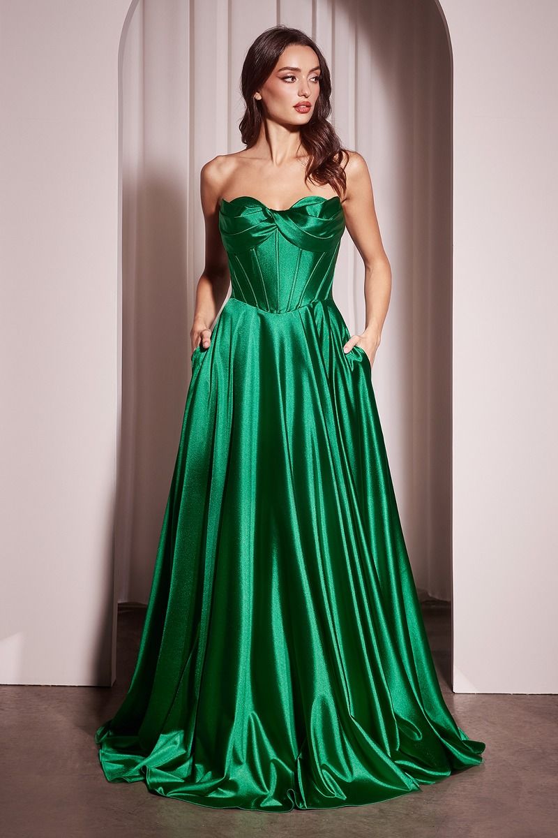 7 COULEURS DISPONIBLES. ROBE TRAPÈZE SANS BRETELLES EN SATIN