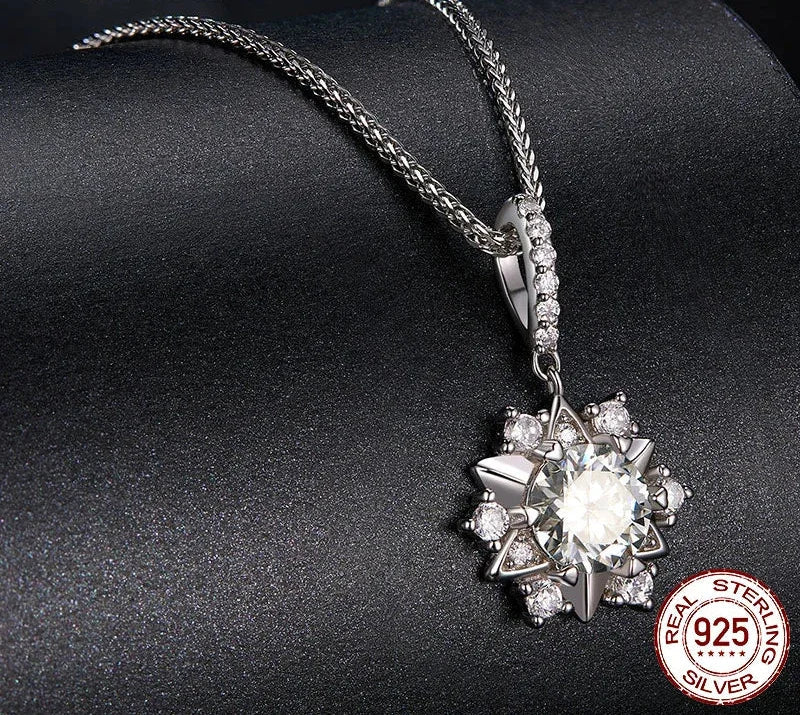Pendentif Étoile en Argent Sterling avec Moissanite Céleste 1 carat