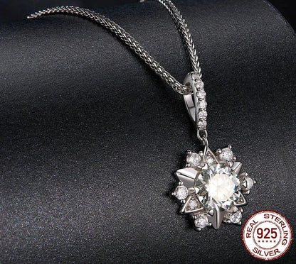 Pendentif Étoile en Argent Sterling avec Moissanite Céleste 1 carat