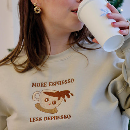 Sweat à capuche brodé « More Espresso Less Depresso »