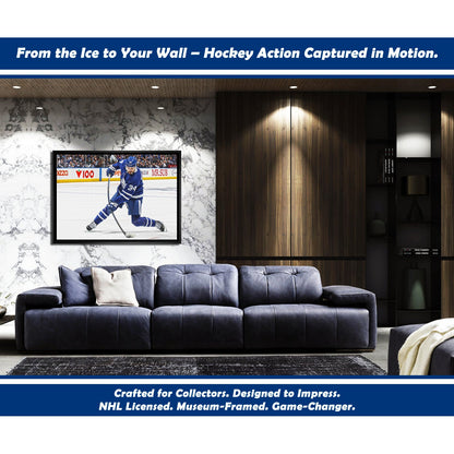 TOILE ENCADRÉE AVEC FRAPPE FRAPPÉE D'AUSTON MATTHEWS - TORONTO MAPLE LEAFS (31,5 PO X 22,5 PO)