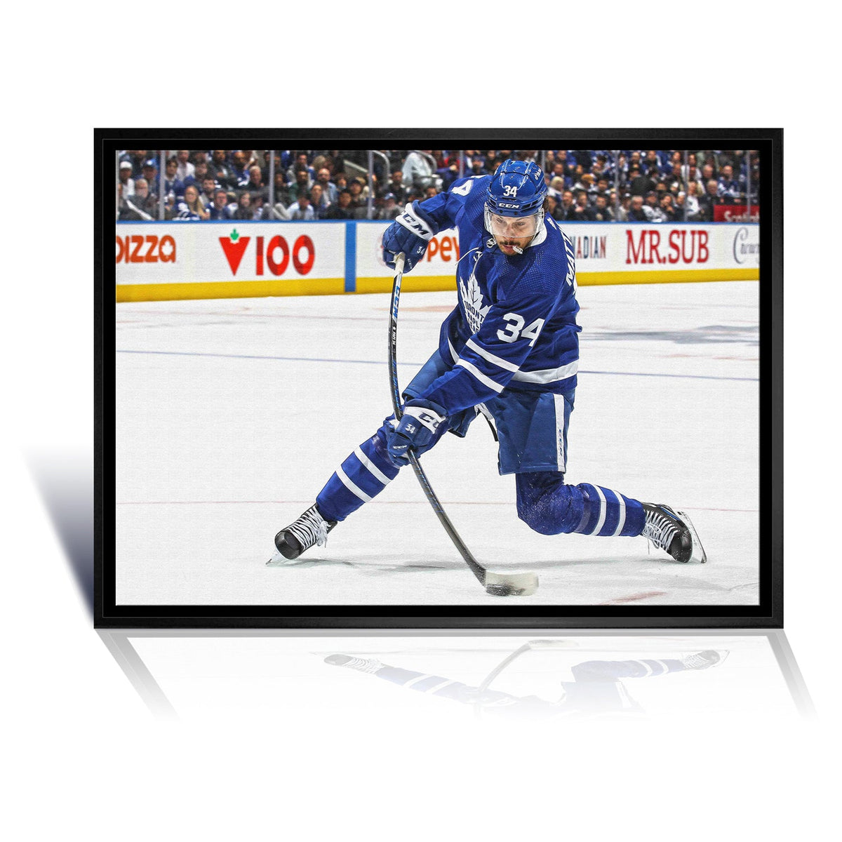TOILE ENCADRÉE AVEC FRAPPE FRAPPÉE D'AUSTON MATTHEWS - TORONTO MAPLE LEAFS (31,5 PO X 22,5 PO)