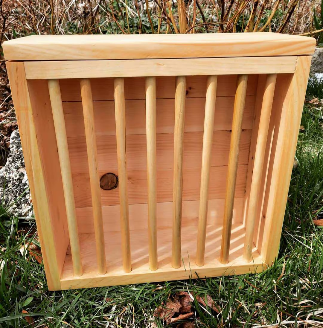 Mounted Hay Feeder for Rabbits & Guinea Pigs