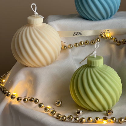 Bougie de soja à motifs tourbillons pour Noël : Décoration de fêtes artisanale