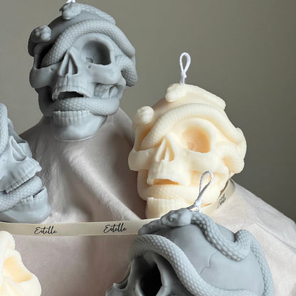 Bougie Crâne aux Serpents : Décoration d'Halloween Effrayante en Cire de Soja