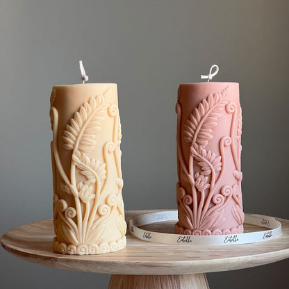 Grande bougie pilier en cire de soja avec feuille de fougère | Décoration sculpturale