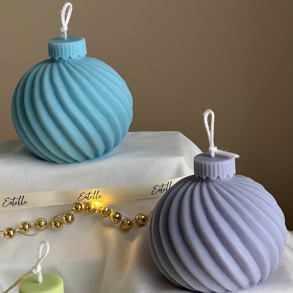Bougie de soja à motifs tourbillons pour Noël : Décoration de fêtes artisanale