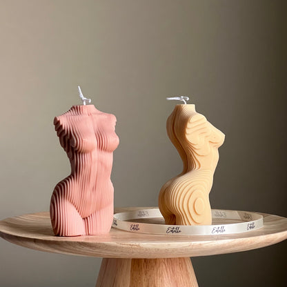 Bougie Géométrique Femme Torse : Sculpture Faite Main en Cire de Soja Végétalienne