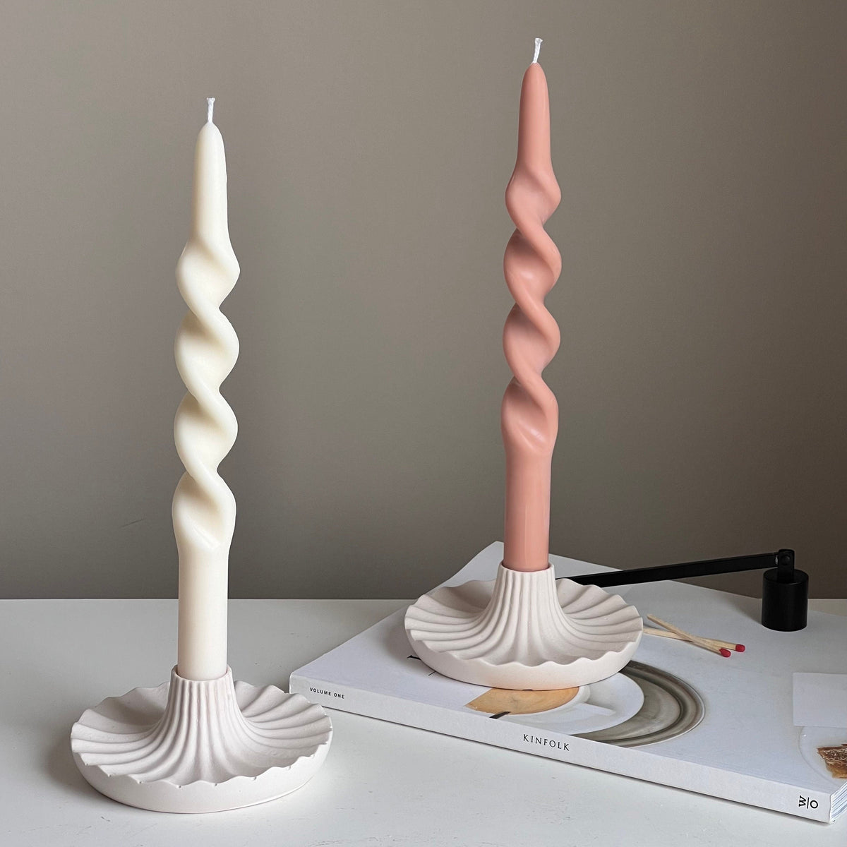 Round Jesmonite Candlestick Holder: Elegant Table Decor