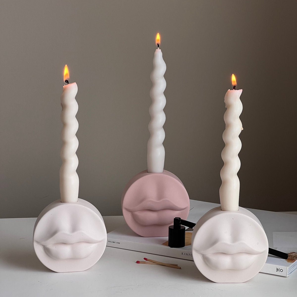 Bougeoir Lèvres en Jesmonite : Décoration de mariage artisanale