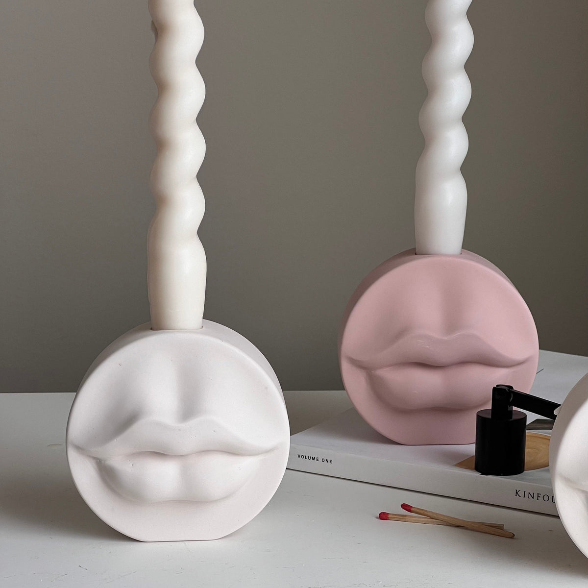Bougeoir Lèvres en Jesmonite : Décoration de mariage artisanale