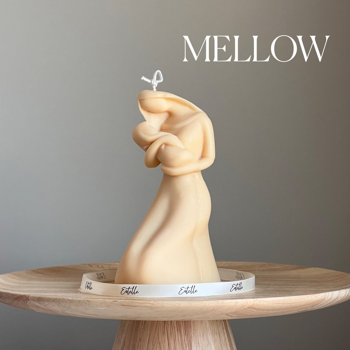 Bougie pilier sculpturale Mère et Enfant en cire de soja coulée à la main