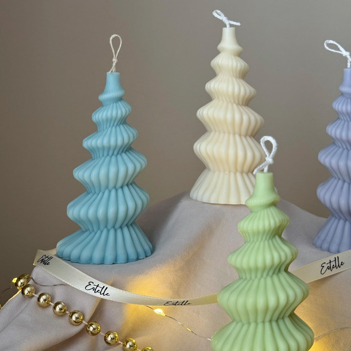 Bougie Arbre de Noël Spirale Coulée à la Main : Sculpture en Cire de Soja