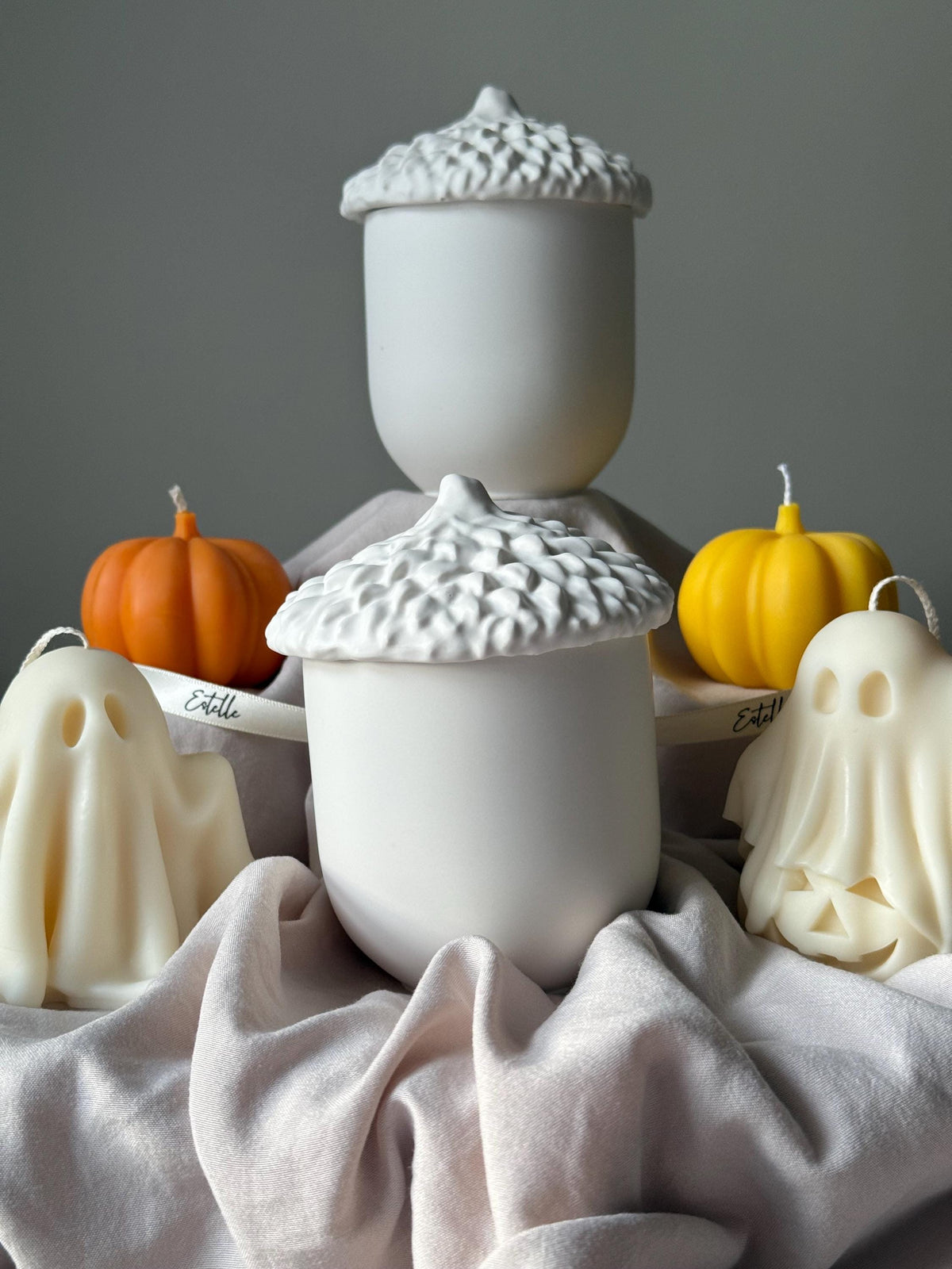 Bougie en cire de soja « Acorn Jar » : Pot en jesmonite fait main, Senteur d’automne