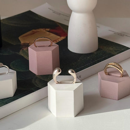 Support de bague minimaliste en Jesmonite : Décoration scandinave