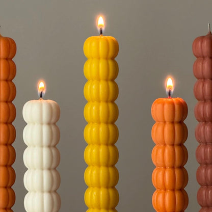 Bougie effilée à la cire de soja coulée à la main en forme de citrouille : Décoration d'Halloween