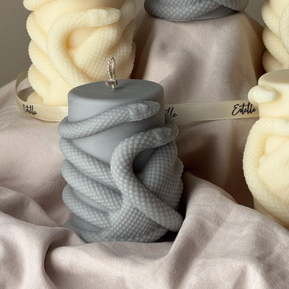Bougie Pilier Main Serpent : Bougie Design Serpent, Décor Mystique, Accent Gothique pour la Maison