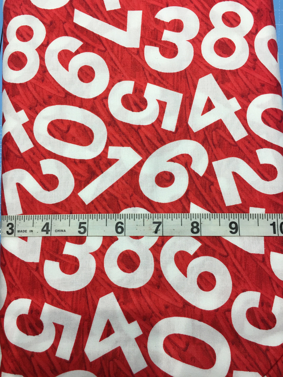 La Chenille qui fait des trous - ABC - CHIFFRES ROUGES