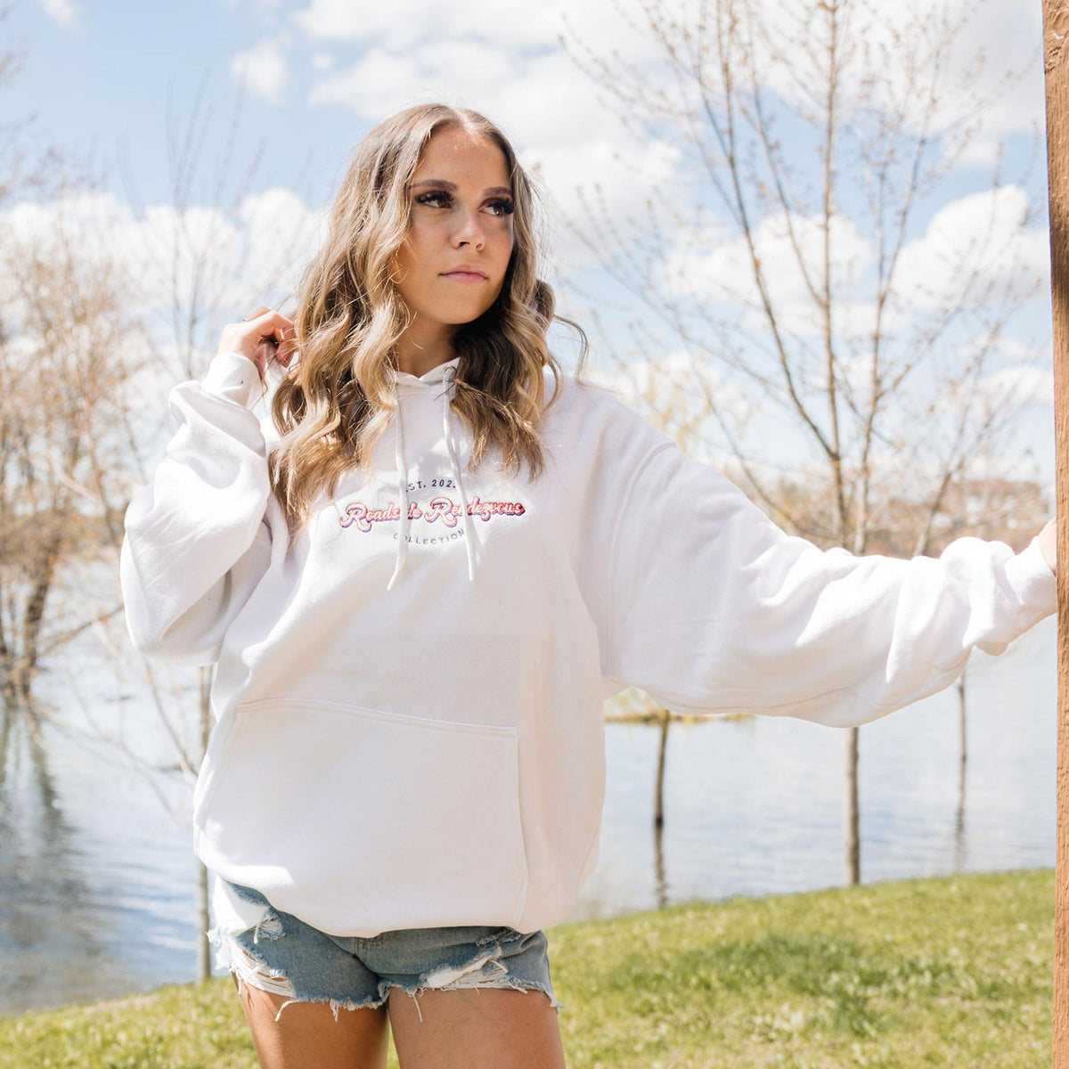 Hoodie "Roadside Rendez-vous" brodé