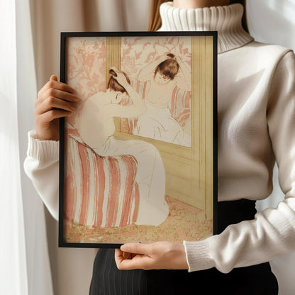 Mary Cassatt - La Coiffure | Tableau impressionniste célèbre (disponible encadré à la main ou non encadré)