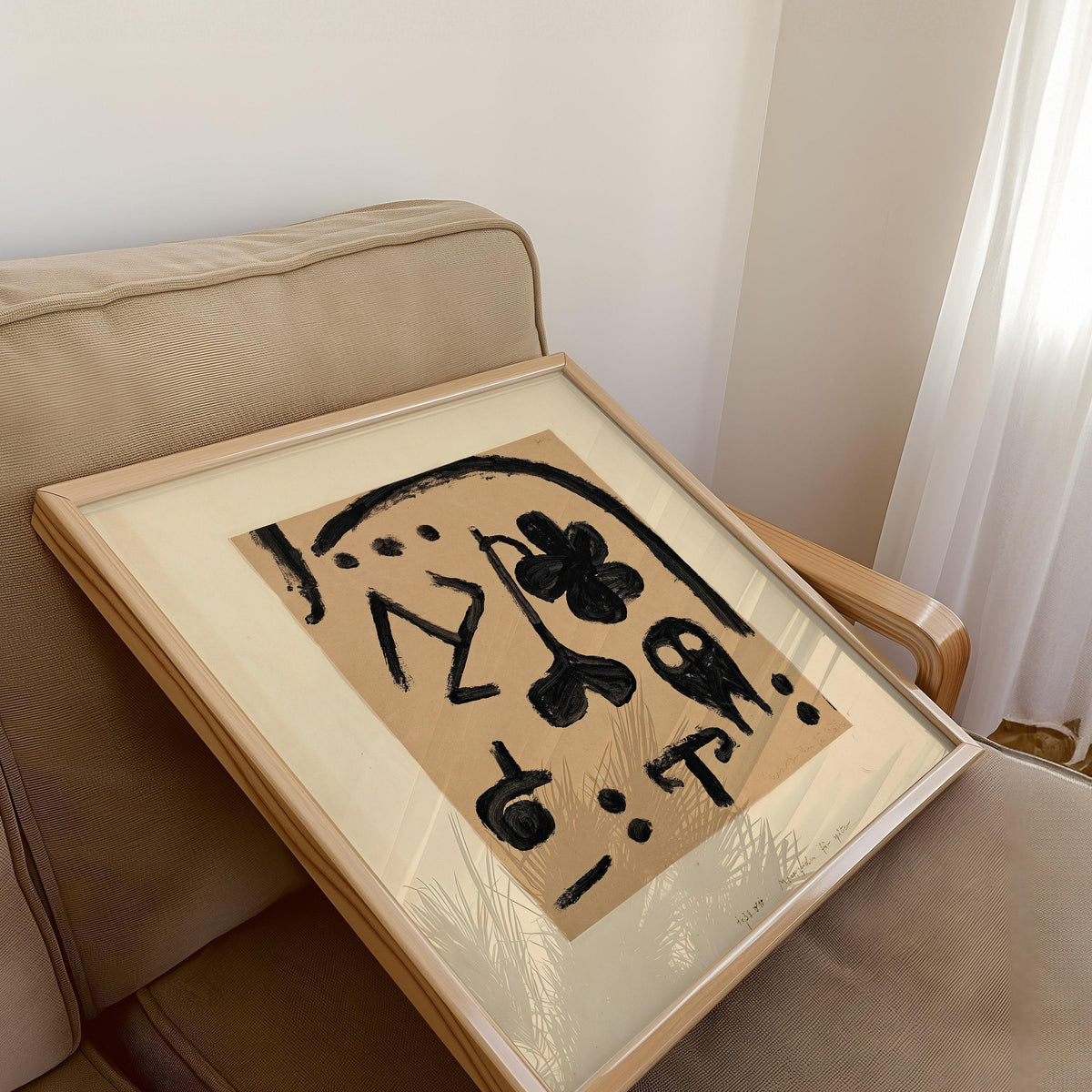 Estampe d'art abstrait Paul Klee "Marques pour plus tard" : Giclée beige moderne du milieu du siècle