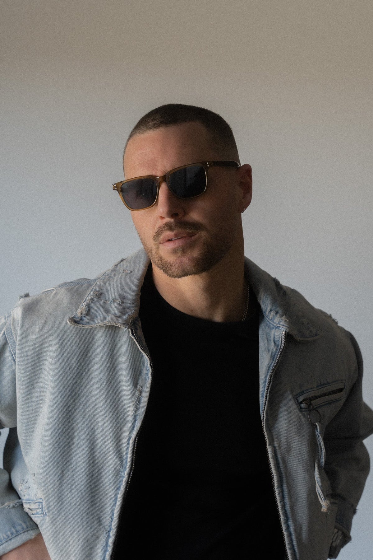 Boléro Vale — Black Classic Square Sunglasses