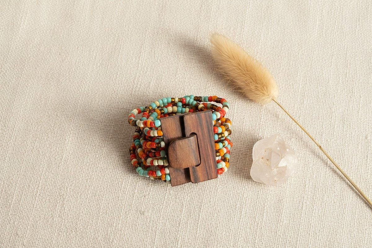 Bracelet multibrins avec fermoir en bois